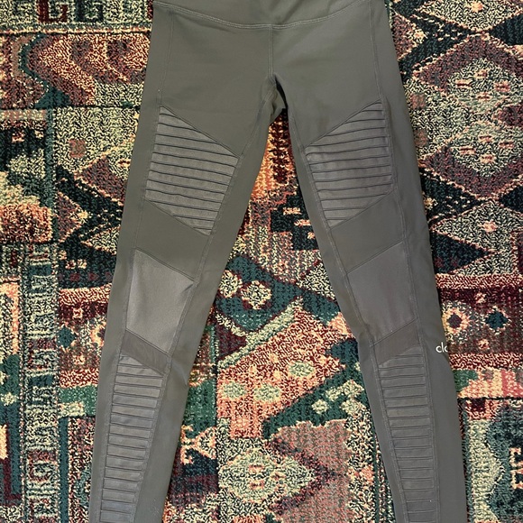 Grey Alo Yoga Low-Rise Moto Leggings - Picture 7 of 13